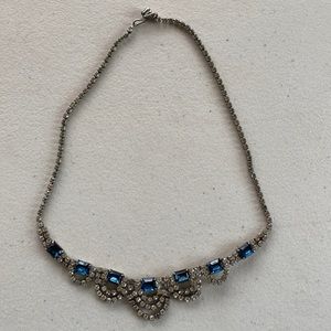 Vintage rhinestones/costume jewelry necklace silver with blue stone